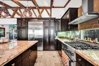 The Porch House - 3 Bed 2 Bath Pool Home - 2