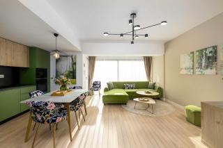 Fresh Bloom Hideaway - 2BR Apartment with Balcony - 0