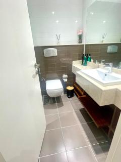 Marjan Island 1BR Beach Access & Cozy View - 9