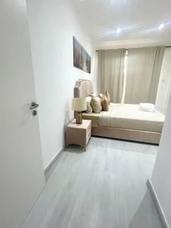 Marjan Island 1BR Beach Access & Cozy View - 3