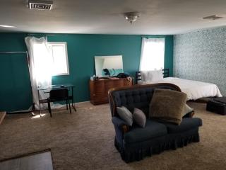 1 bedroom studio in Newtown close to major routes - 2