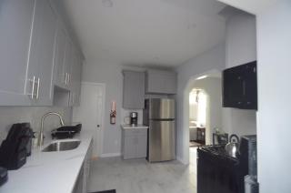 Cozy King Bed, Parking, Laundry, BBQ, RU, RWJ - 4