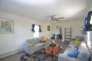 Cozy King Bed, Parking, Laundry, BBQ, RU, RWJ - 8