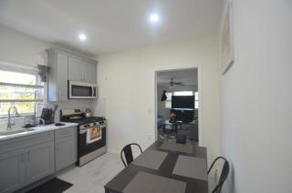 Cozy King Bed, Parking, Laundry, BBQ, RU, RWJ - 5