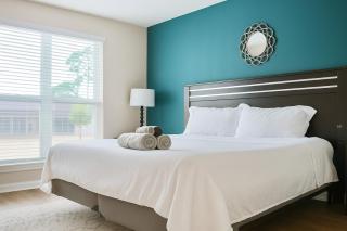 Pool gym BBQ modern apt near theHeights - 7