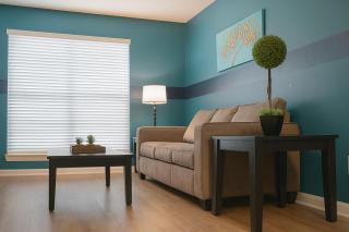 Pool gym BBQ modern apt near theHeights - 5