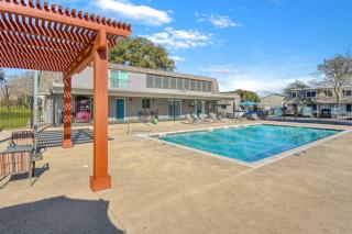 Pool A plus Location PublicLaundryAccess LongStay Discounts - 4