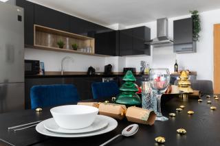 Spacious 4 Bed 3 Bath with Parking in Worthing - 0