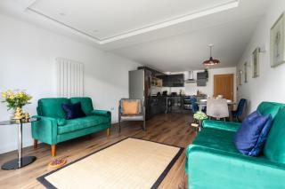 Spacious 4 Bed 3 Bath with Parking in Worthing - 6