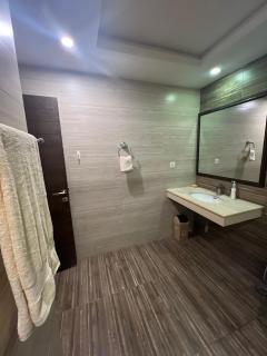 Modern 1-Bedroom Apartment in Bahria Phase 1 - 4