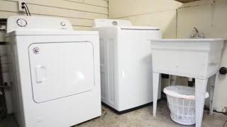 Mid-City Shotgun Easy Access to Everything - 1