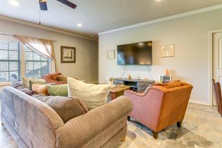 Spacious and Family-Friendly! TAMU Townhome with Yard - 5