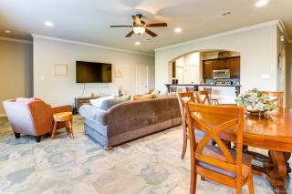 Spacious and Family-Friendly! TAMU Townhome with Yard - 4