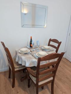 SWANAGE WELL PRESENTED 2 BEDROOM APARTMENT CLOSE to BEACH - 4