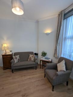 SWANAGE WELL PRESENTED 2 BEDROOM APARTMENT CLOSE to BEACH - 3