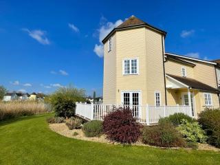 The Lake House on Isis and Windrush, Cotswolds Waterpark - 3