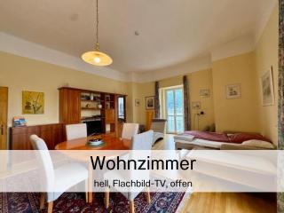 Salzkammergut Homes Gmunden - Lake View Apartment, Blick auf den Traunsee und auf das Schloss Orth - ideal für Paare und Genießer - 7