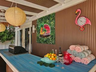 The Bird-2 blocks to beach-Heated Pool-Hot Tub - 2