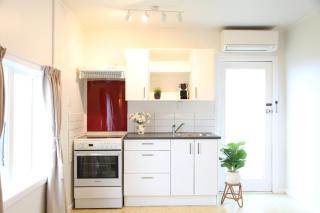 Skyline Urban - Entire Apartment with View, Netflix, Nespresso, and Street Parking - 8