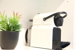 Skyline Urban - Entire Apartment with View, Netflix, Nespresso, and Street Parking - Wellington - 2