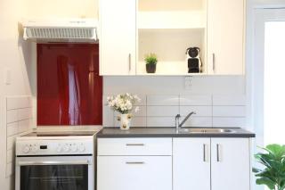 Skyline Urban - Entire Apartment with View, Netflix, Nespresso, and Street Parking - 1