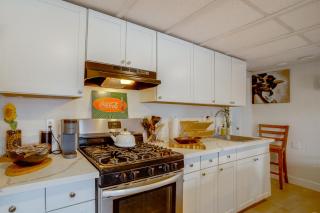 5 Mi to Dtwn Riverside and Hospital! Remote-Work Hub - 8