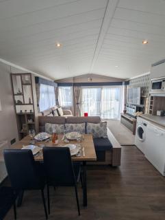 Pet friendly Holiday Home located at 5 Star award winning Shorefield Country Park - within walking distance to Milford on sea Beach - 0