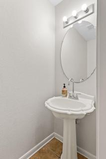 Family Retreat Near Kalahari - Sleeps 11-Modern - 2