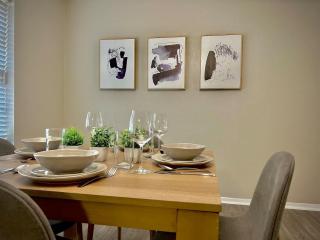 Townhouse A plus location pool long stay discounts - 2