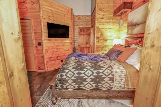 Riverfront Hot Tub, Fireplace, Firepit, & Kayaks - 3