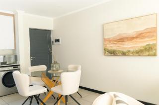 Cozy 2-Bedroom Apartment with Pool & Gym near Fourways Mall and Hospital - 1