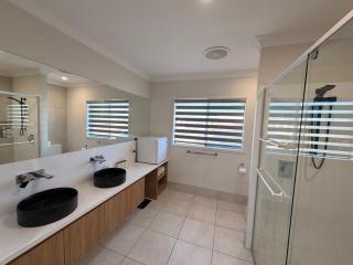 Home Away From Home &EV Charging&Amazing location - 9