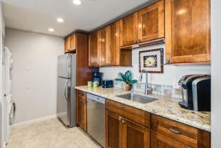 Valley Isle 304 · VI 304 Beautifully Decorated OceanFront Condo - 9