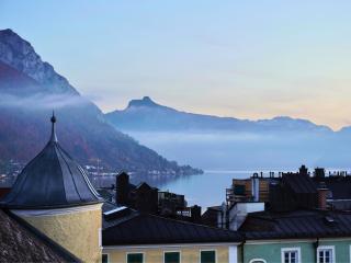 Altstadt Loft Gmunden DG mit Balkon und Seeblick - 0
