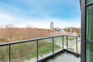 Bright & Spacious 2-BR Condo Near TOs Waterfront - 3