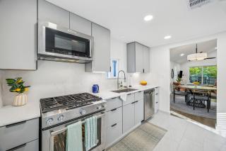 A Hoot's Nest-Lux Boutique Bungalow near Downtown! - 1