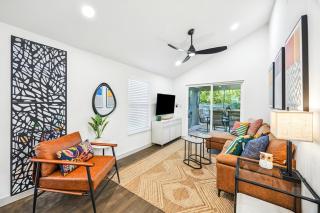 A Hoot's Nest-Lux Boutique Bungalow near Downtown! - 2