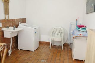 Casa com PISCINA no CENTRO - Estacionamento PRIVATIVO - 650m do Shopping JL - 1