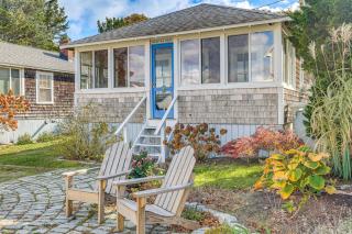 Steps to Beach Timeless Lower Cape Cottage - 8