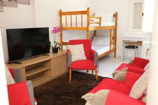 Casa com PISCINA no CENTRO - Estacionamento PRIVATIVO - 650m do Shopping JL - 8