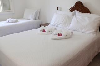 Casa com PISCINA no CENTRO - Estacionamento PRIVATIVO - 650m do Shopping JL - 9