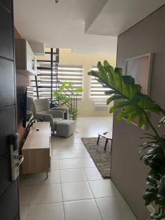 EDSA Heights Unit 3405 Cozy One Bedroom Penthouse Unit - 1