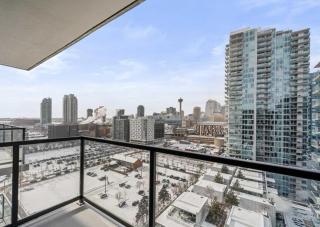 Downtown 2 BR Condo - River View, Parking, King Bed - 2