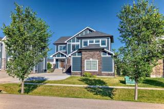 Waterfront Home, Fireplace, 90 min to Banff - 9