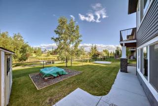 Waterfront Home, Fireplace, 90 min to Banff - 7