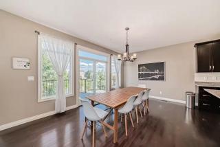 Waterfront Home, Fireplace, 90 min to Banff - 1