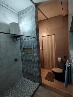 Habitación con patio pequeño a 5 min del Aeropuerto - 2