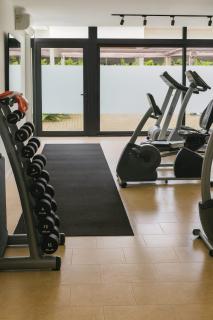 Modern beachfront apartment with pool - 5