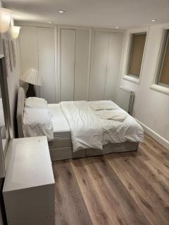 Priory News Road - 6