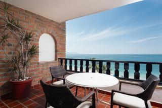 2BR Oceanside Resort Condo Pool & Private Beach - 9